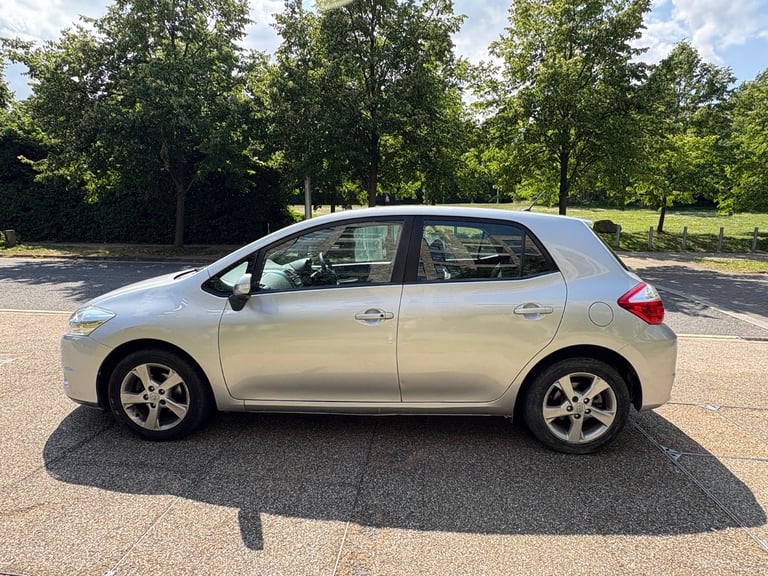 2010 facelift toyota Auris 1.6 automatic, drives perfect, excellent condition inside out,F.S.H 
