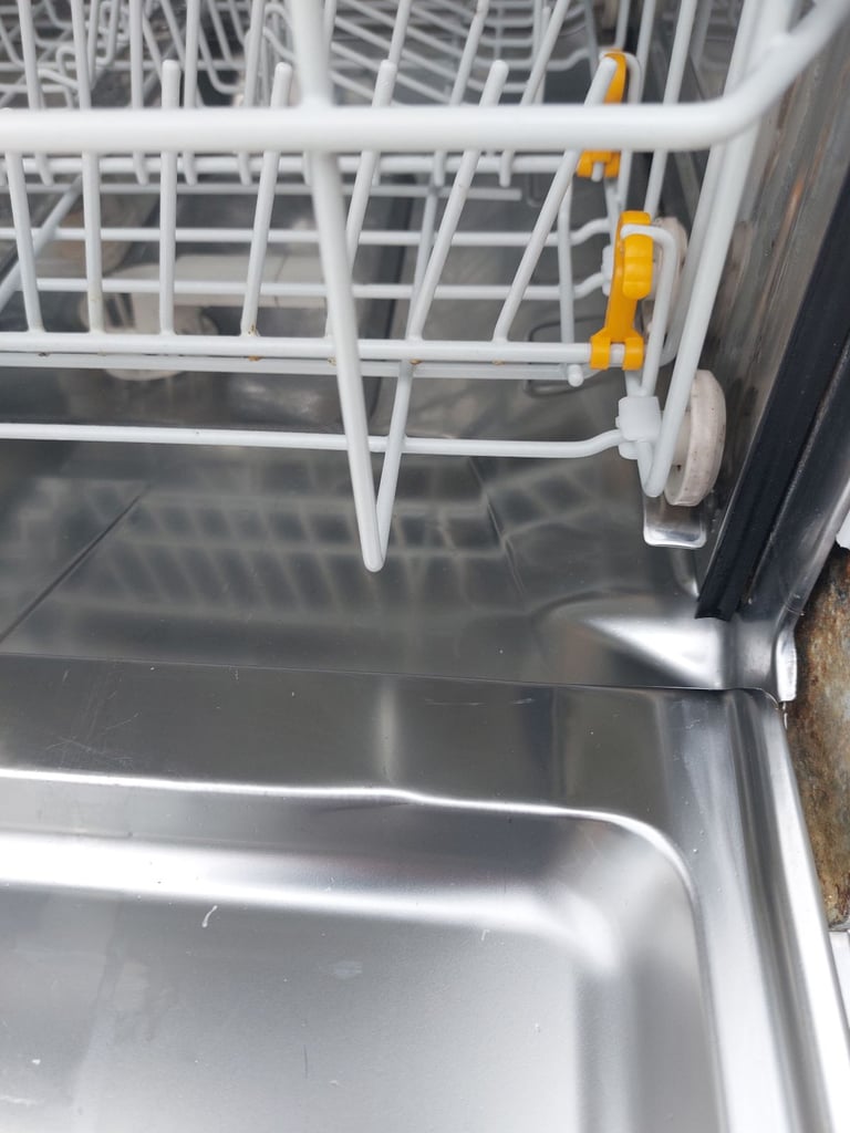 Miele dishwasher G4203 sc white full size