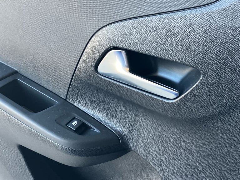 2024 Vauxhall Corsa 100kW Design 50kWh 5dr Auto Hatchback Electric Automatic