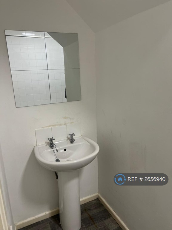 2 bedroom flat in Teesdale Court, Nottingham, NG5 (2 bed) (#2656940)