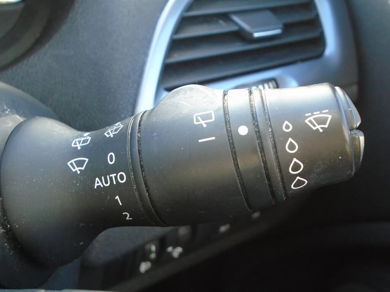 2015 Renault Megane 1.5 dCi Dynamique Nav 5dr HATCHBACK DIESEL Manual