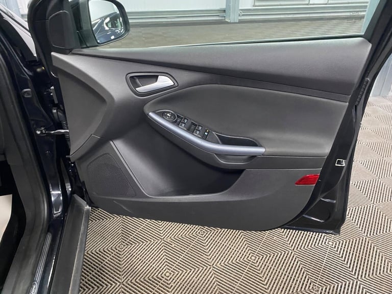  Ford Focus 1.0T EcoBoost Titanium Euro 5 (s/s) 5dr Petrol Manual