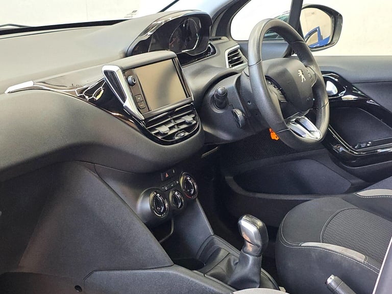 2015 Peugeot 208 1.4 HDi Style Euro 5 5dr HATCHBACK Diesel Manual