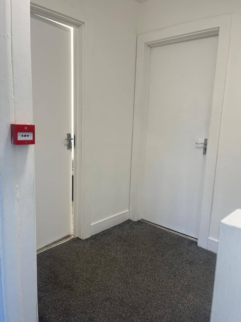 Spacious & Cosy Ensuite Room for Rent in - UB5 6LQ