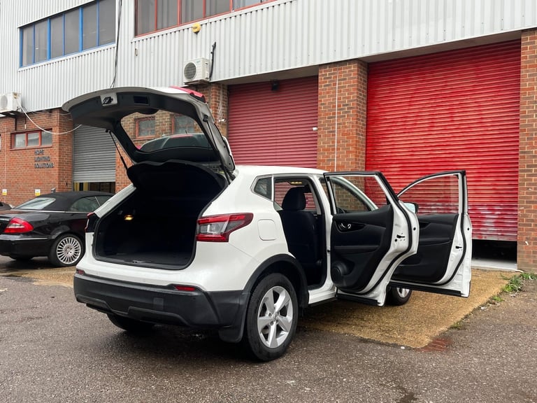 2017 Nissan Qashqai 1.2 DIG-T Acenta XTRON Euro 6 (s/s) 5dr HATCHBACK Petrol Automatic