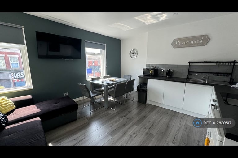 4 bedroom flat in Belmont Avenue, Blackpool, FY1 (4 bed) (#2620517)