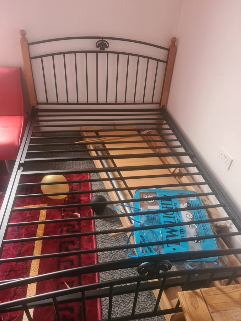 Double bed fram 