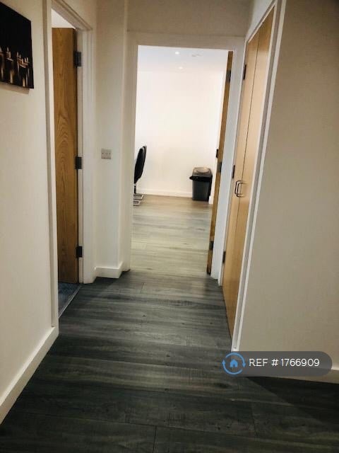 2 bedroom flat in Railway Terrace, Slough, SL2 (2 bed) (#1766909)