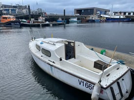 Hurley alacrity yacht, fishing boat, with outboard engine 