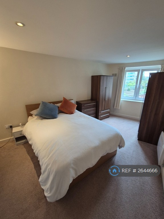1 bedroom flat in Crowngate House, London, E3 (1 bed) (#2644666)