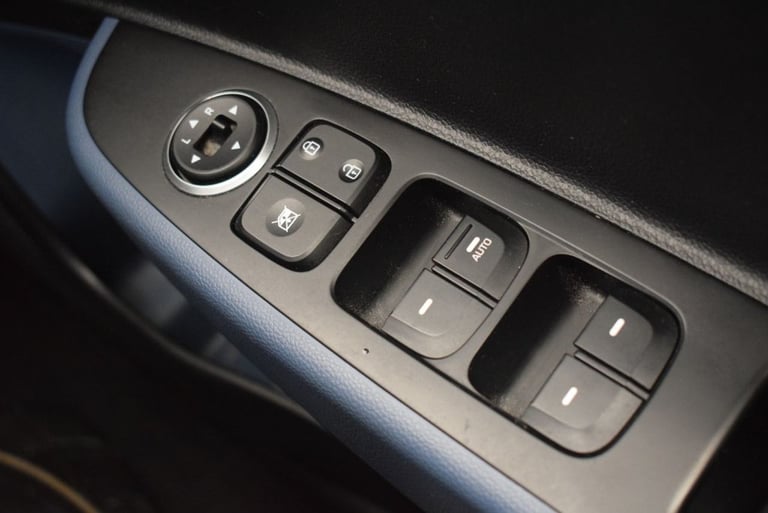 2014 Hyundai i10 1.2 Premium 5dr HATCHBACK PETROL Manual