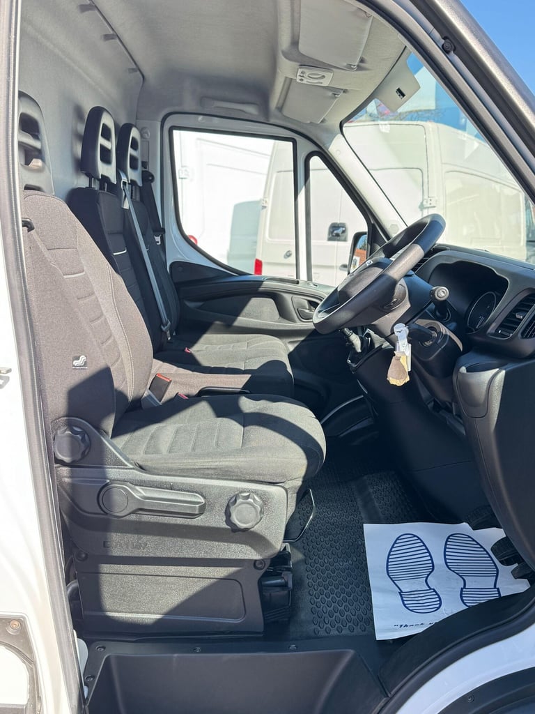 2023 Iveco Daily 2.3D HPI 14V 35S 3520 MWB High Roof Euro 6 (s/s) 5dr PANEL VAN Diesel Manual
