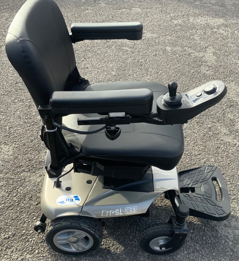 MOBILITY SCOOTER  FOLDING TYPE ONLY 17KG . £250  BARGAIN 