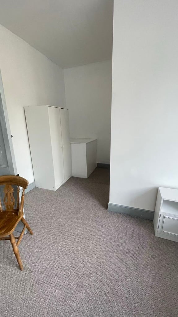 Three ensuite rooms to rent in WR1
