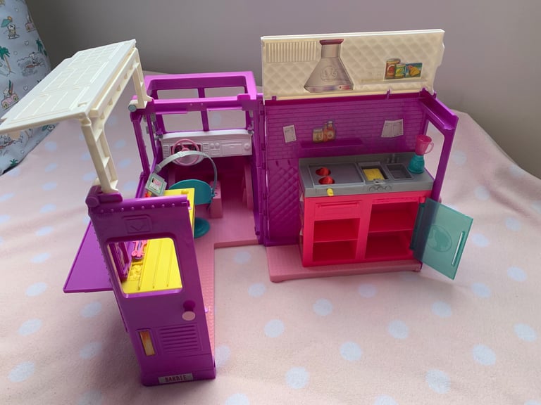 Barbie Fresh N Fun Food Truck With Accessories