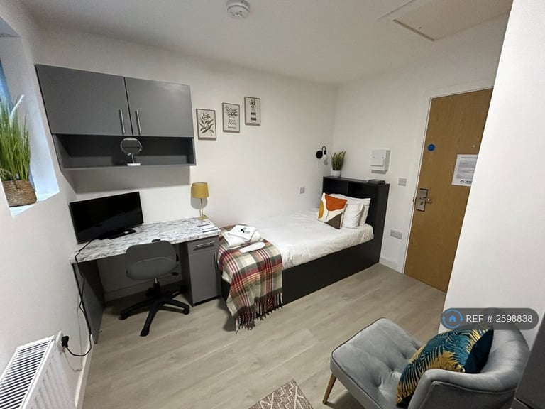 Studio flat in Humphrey Road, Manchester, M16 (#2598838)