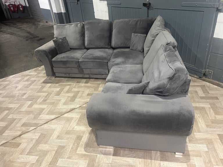High quality grey L shape sofa, FREE DELIVERY 