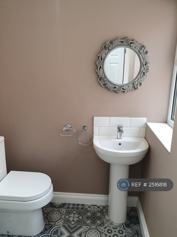 1 bedroom in High Road West, Felixstowe, IP11 (#2516818)