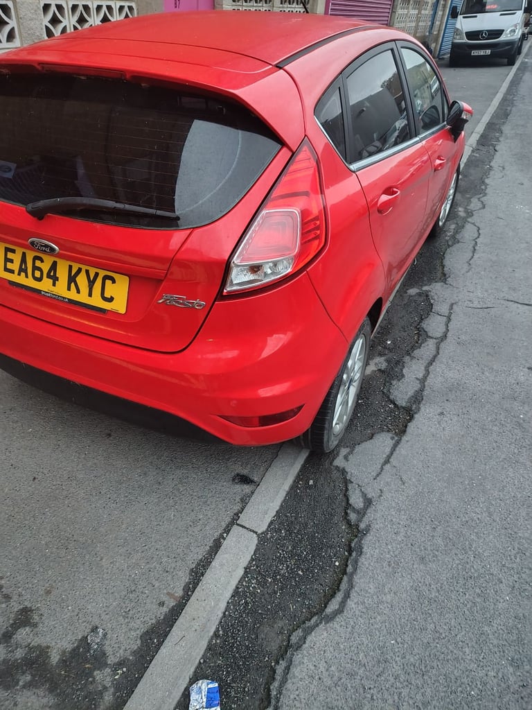 Ford fiesta breaking 