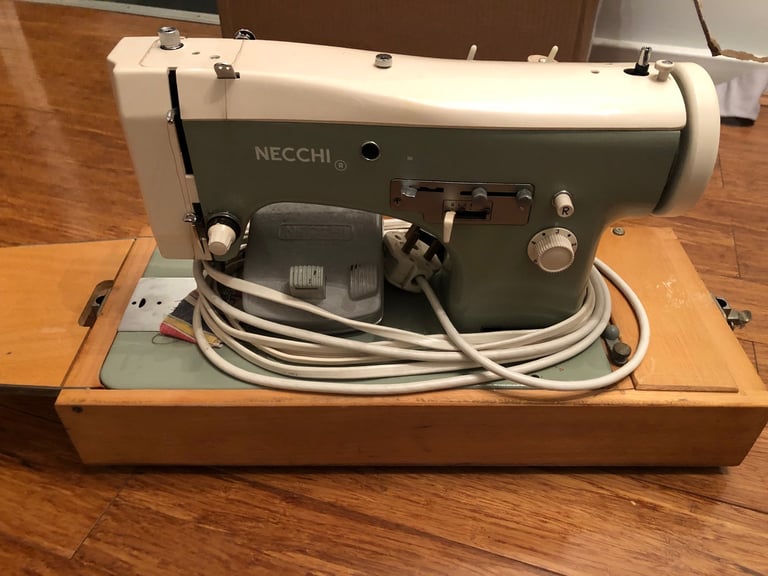 Necchi Lelia 513 Vintage Electric Sewing Machine
