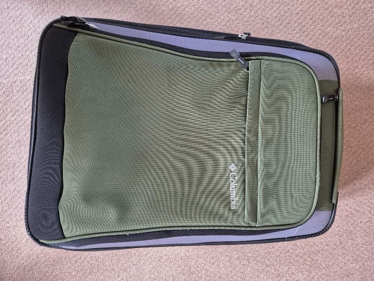 Columbia expandable 66cm tall x 40cm wide x 29cm deep multi-pocket wheeled