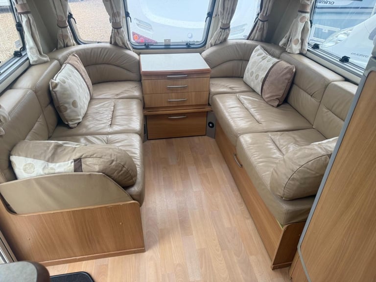 2008 Swift Conqueror 645 Fixed island  bed with new mattress