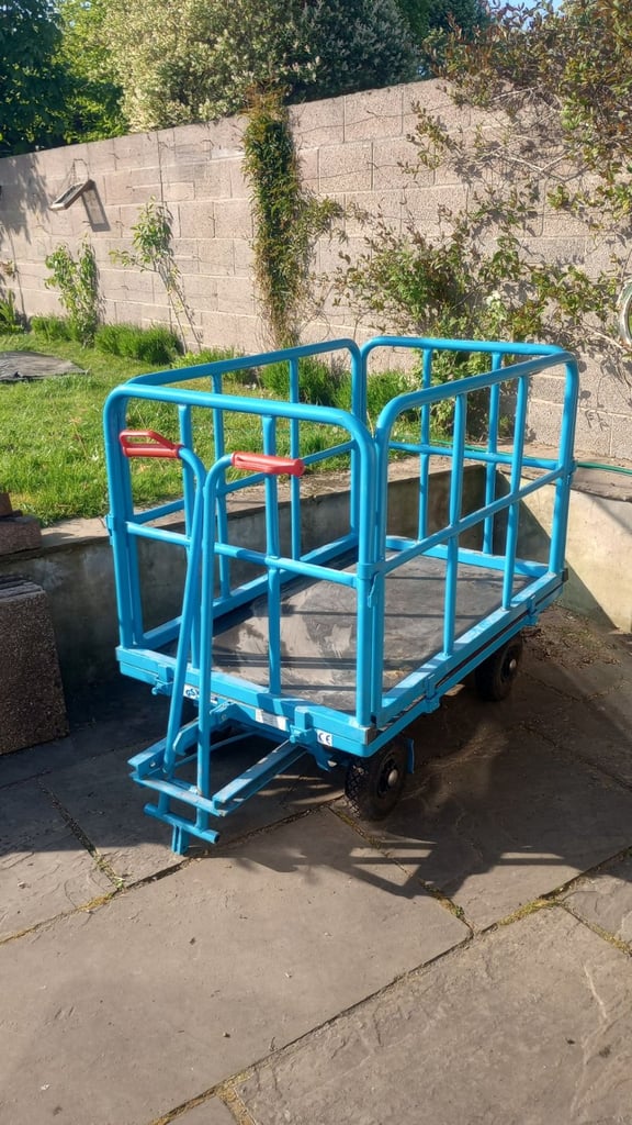Eurokraft steerable trolley with brake