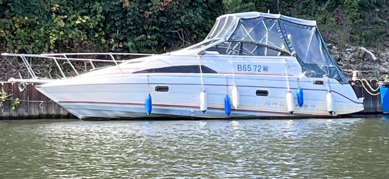 image for Bayliner 2651 Cabin Cruiser (Perfect Tiny Home) – £4,750 ono 