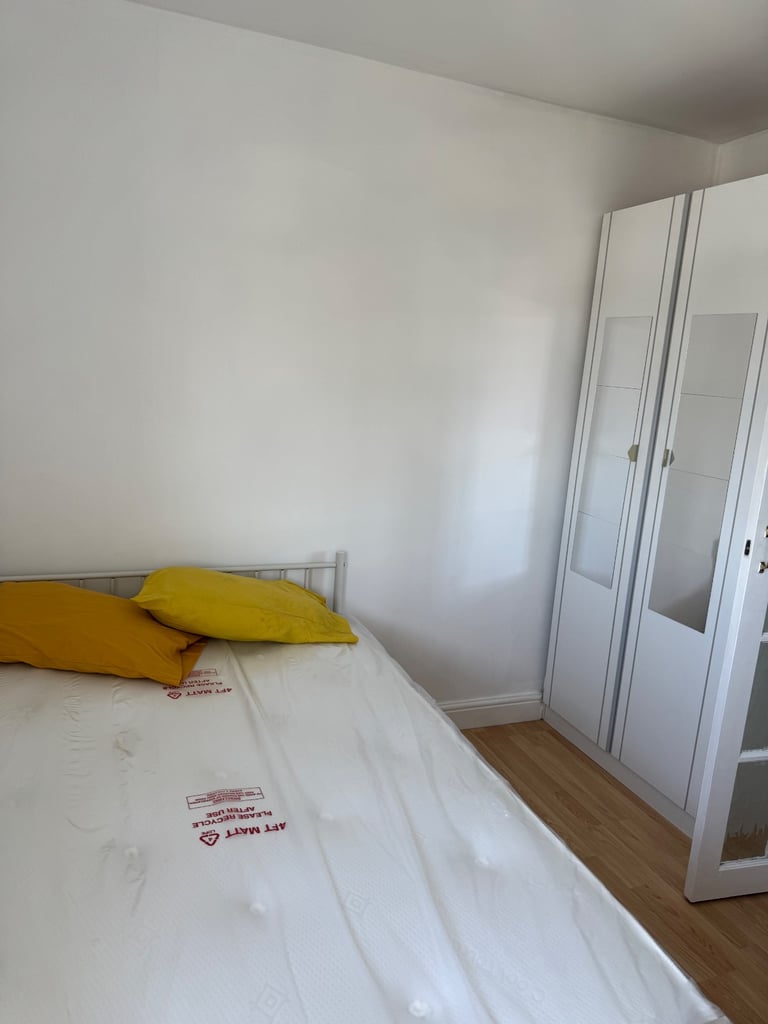image for Small double room to rent