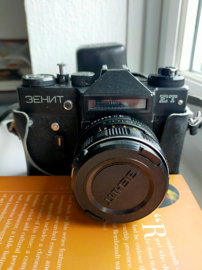 Excellent Zenit ET + Helios 77M-4 SLR camera.
