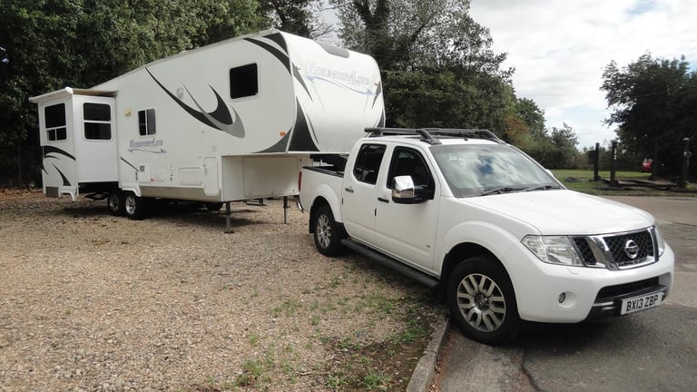 image for Kountrylite 5th Wheel and Nissan Navara V6 Auto Triple slide