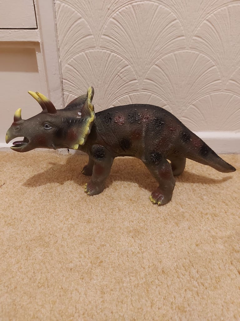 Large dinosaur 
