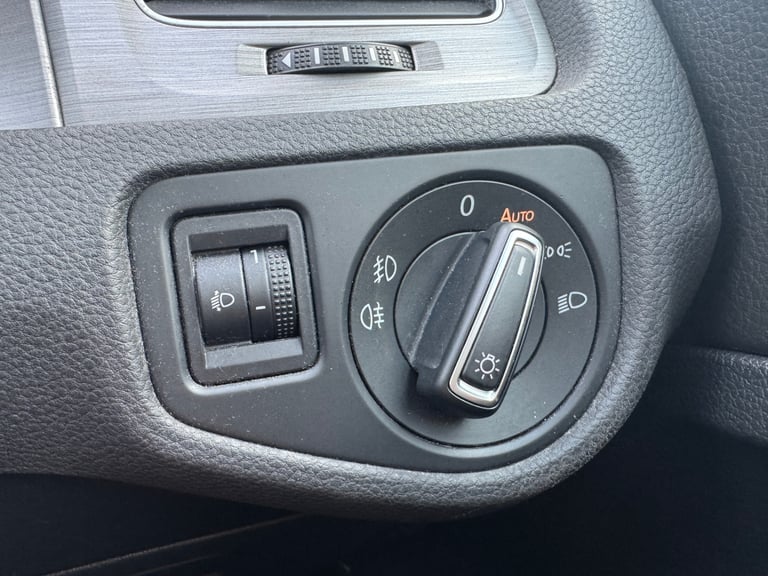2015 Volkswagen Golf 1.6 TDI 110 Match 5dr - AUTO LIGHTS - PARKING SENSORS HATCHBACK Diesel Autom...