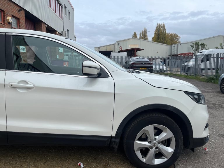 2017 Nissan Qashqai 1.2 DIG-T Acenta XTRON Euro 6 (s/s) 5dr HATCHBACK Petrol Automatic