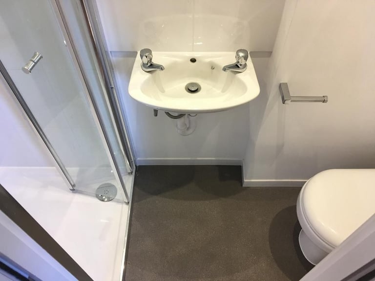 Includes Bills New Studio Flat DBedRoom Shower Separate Kitchen Garden NearTubeBusShopsGreen Space 