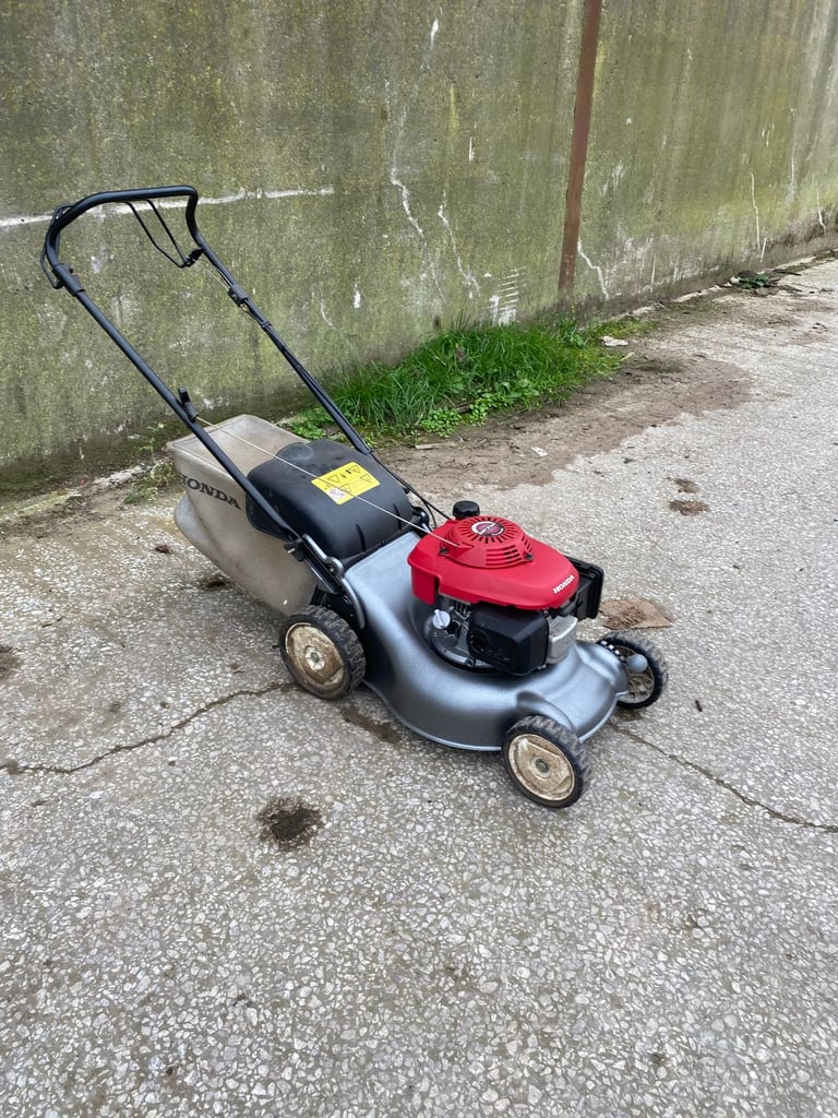 image for HONDA  IZY 16 INCH SELF PROPELLED LAWNMOWER FPR SALE.