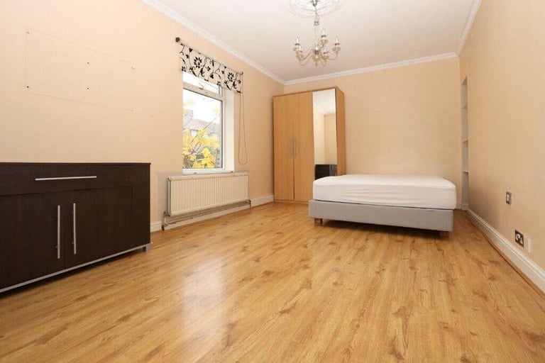 Canary Wharf • Double Room •  available  now •  0 Deposit Available • 