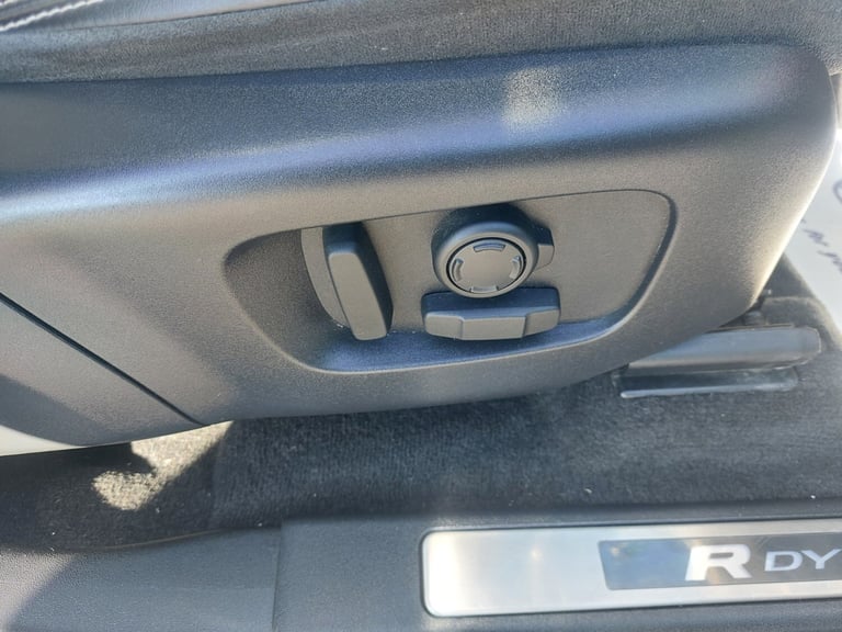 2020 70 Land Rover Discovery Sport P300e HSE R-Dynamic 1.5 Hybrid Auto PHEV