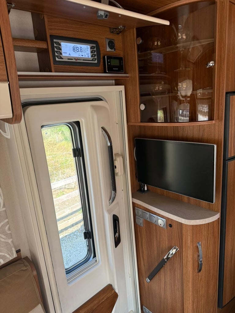 2015 Frankia 640 - 3 ltr - 49,000 Miles - 4 Berth / 2 Belts 