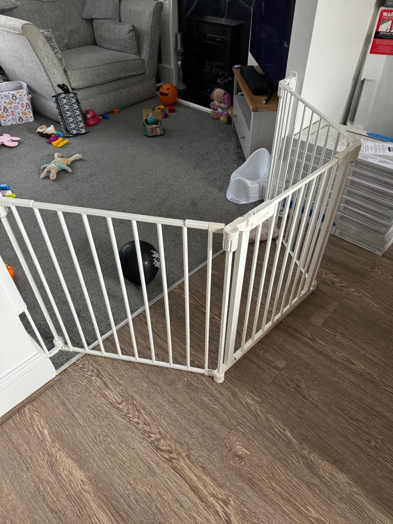image for Extendable baby / pet gate