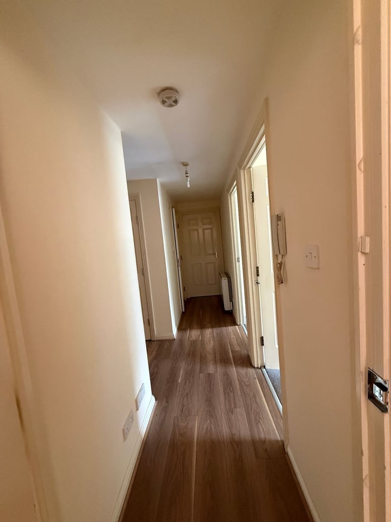 Double Room available: Females preferred