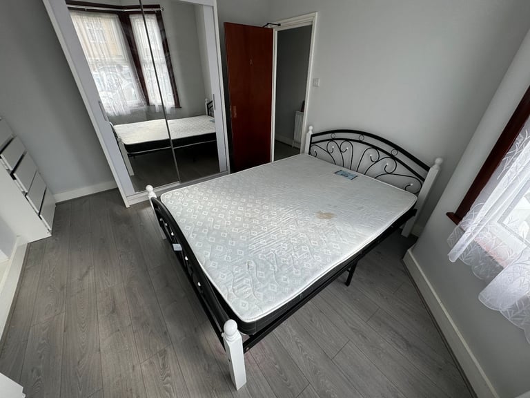 4 BED HOUSE NEWBURY PARK £2500 PCM 2 BATHROOMS