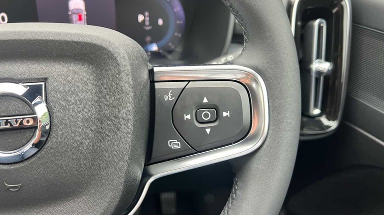 2022 Volvo XC40 2.0 B3P Plus Dark 5dr Auto SUV Petrol Automatic