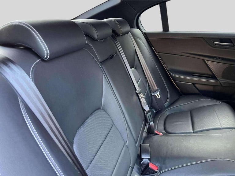 2019 Jaguar XE 2.0d R-Sport Saloon 4dr Diesel Auto Euro 6 (s/s) (180 ps) Saloon Diesel Automatic