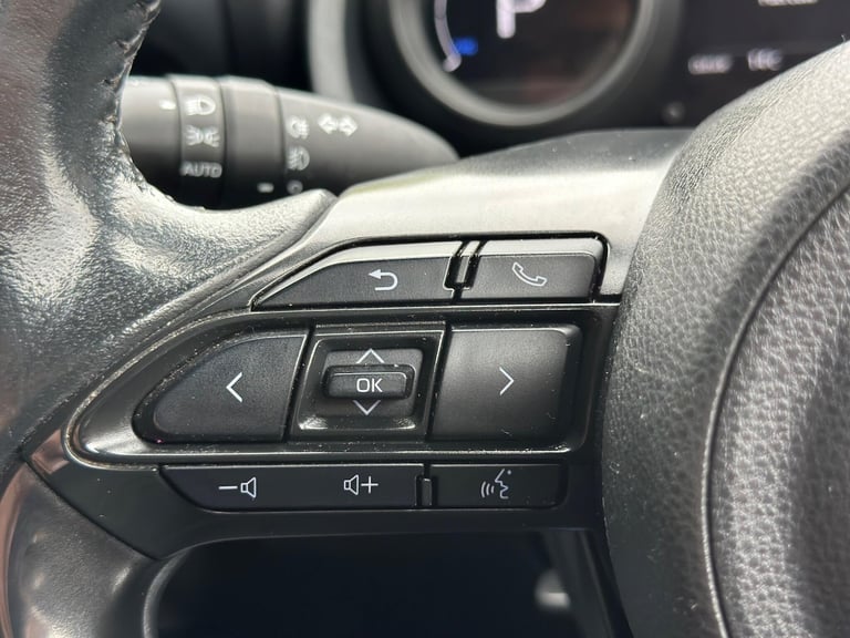 2021 Toyota Yaris 1.5 VVT-h Design E-CVT Euro 6 (s/s) 5dr HATCHBACK Petrol/Electric Hybrid Automatic