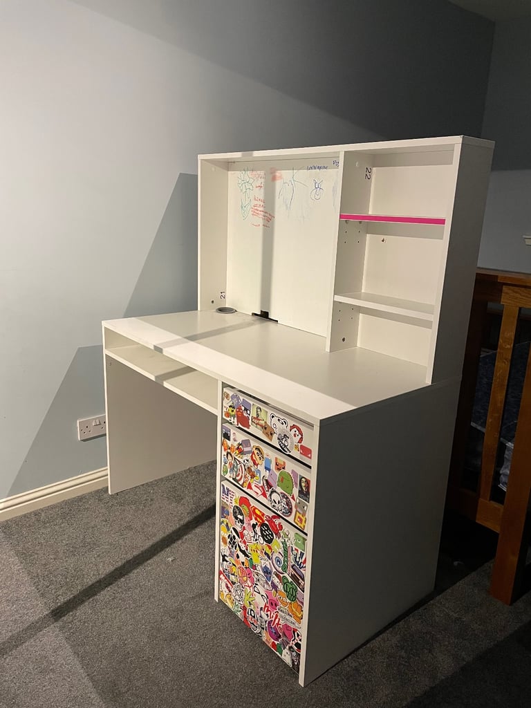 image for Hutch desk - white