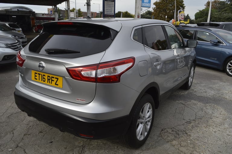2016 Nissan Qashqai 1.2 DiG-T N-Connecta 5dr Xtronic 2016 3 OWNER SAT NAV AUTO HATCHBACK Petrol A...