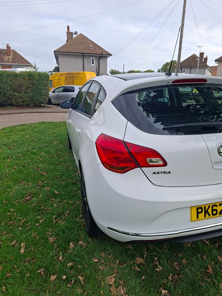 Vauxhall, ASTRA, Hatchback, 2012, Manual, 1686 (cc), 5 doors