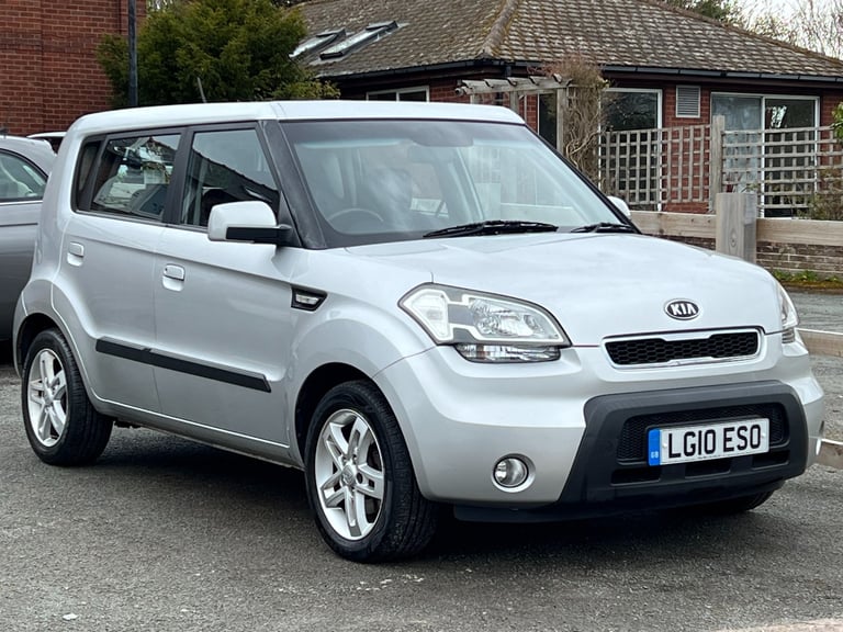 KIA SOUL 1.6 CRDi 2 5dr Silver Lovely Value Family motoring