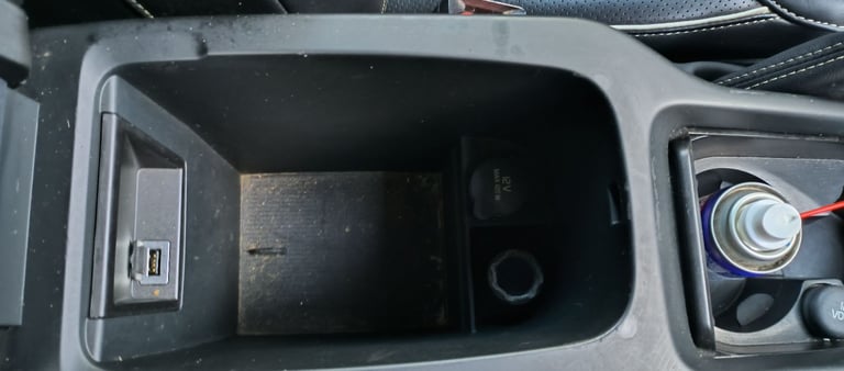 Volvo, V40 D4 R Design Pro, Hatchback, 2017, Manual, 1969 (cc), 5 doors - Price Negotiable.